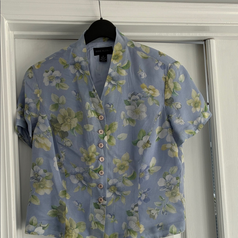 Anne Klein II Floral Short Sleeve Blouse and
Skirt 100% Silk Size 6